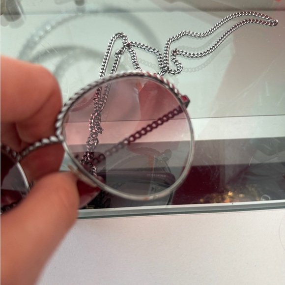Chanel sunglasses with the chain - Picture 3 of 4